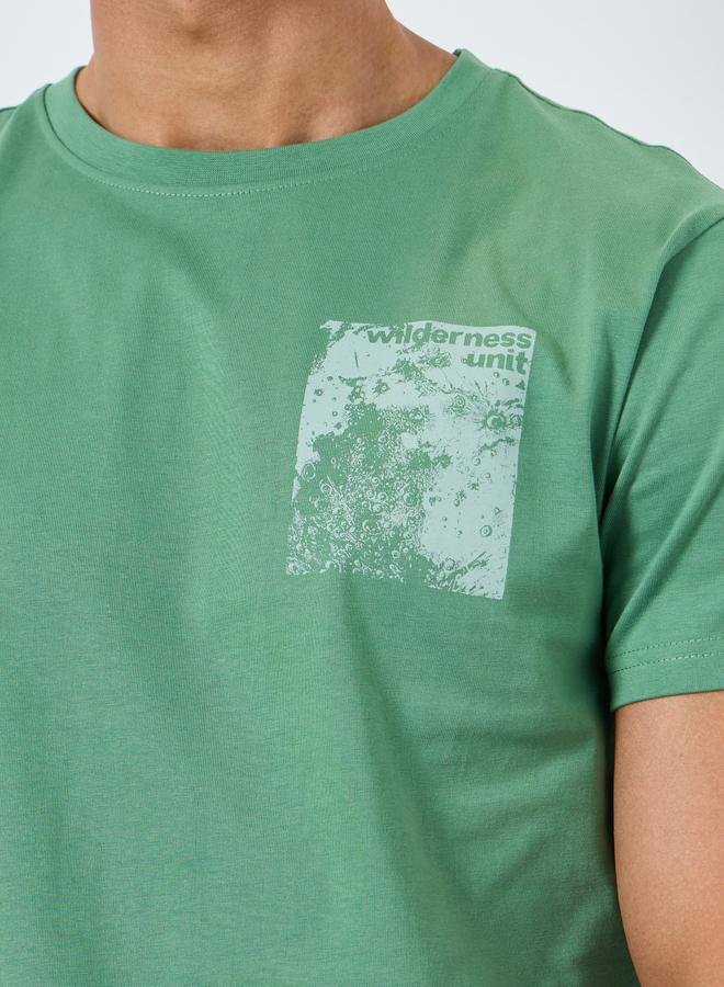 ستايلي تيشيرت بياقة دائرية وجرافيك على الظهر - Image 4